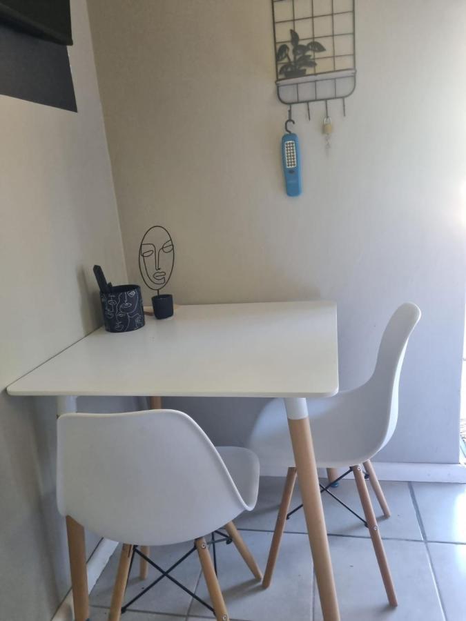 Angel 8 Airbnb Apartment 2 Robertson Exteriör bild